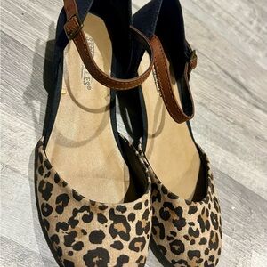 Seychelles leopards wedge